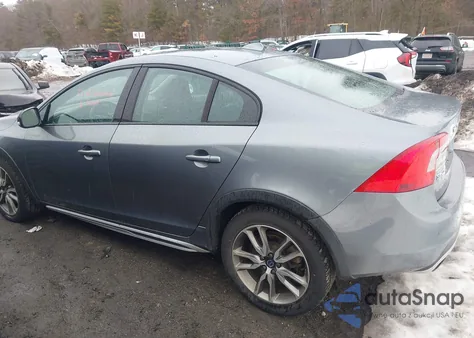 2016 Volvo S60 Cross Country T5 Platinum z USA, uszkodzony, nr VIN YV4612UMXG2000860